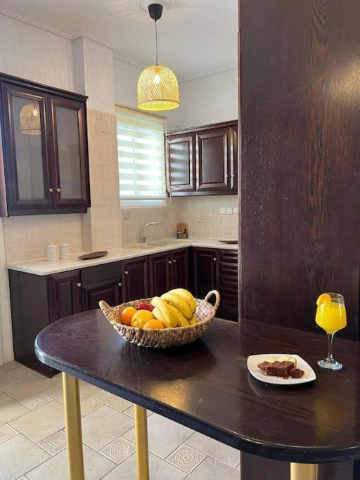 Comfortable Apartment In Kiato Exterior photo
